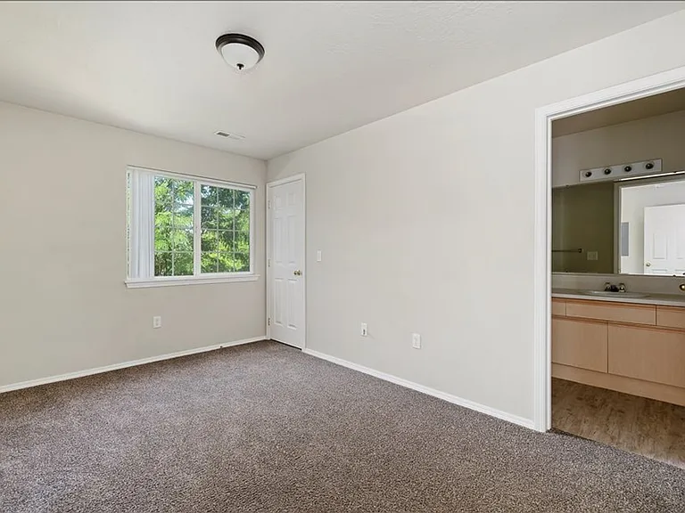 121 N Avenger Ln — Photo 14
