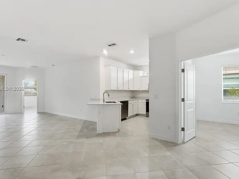 20511 Hazelnut Ct S #20511 — Photo 15