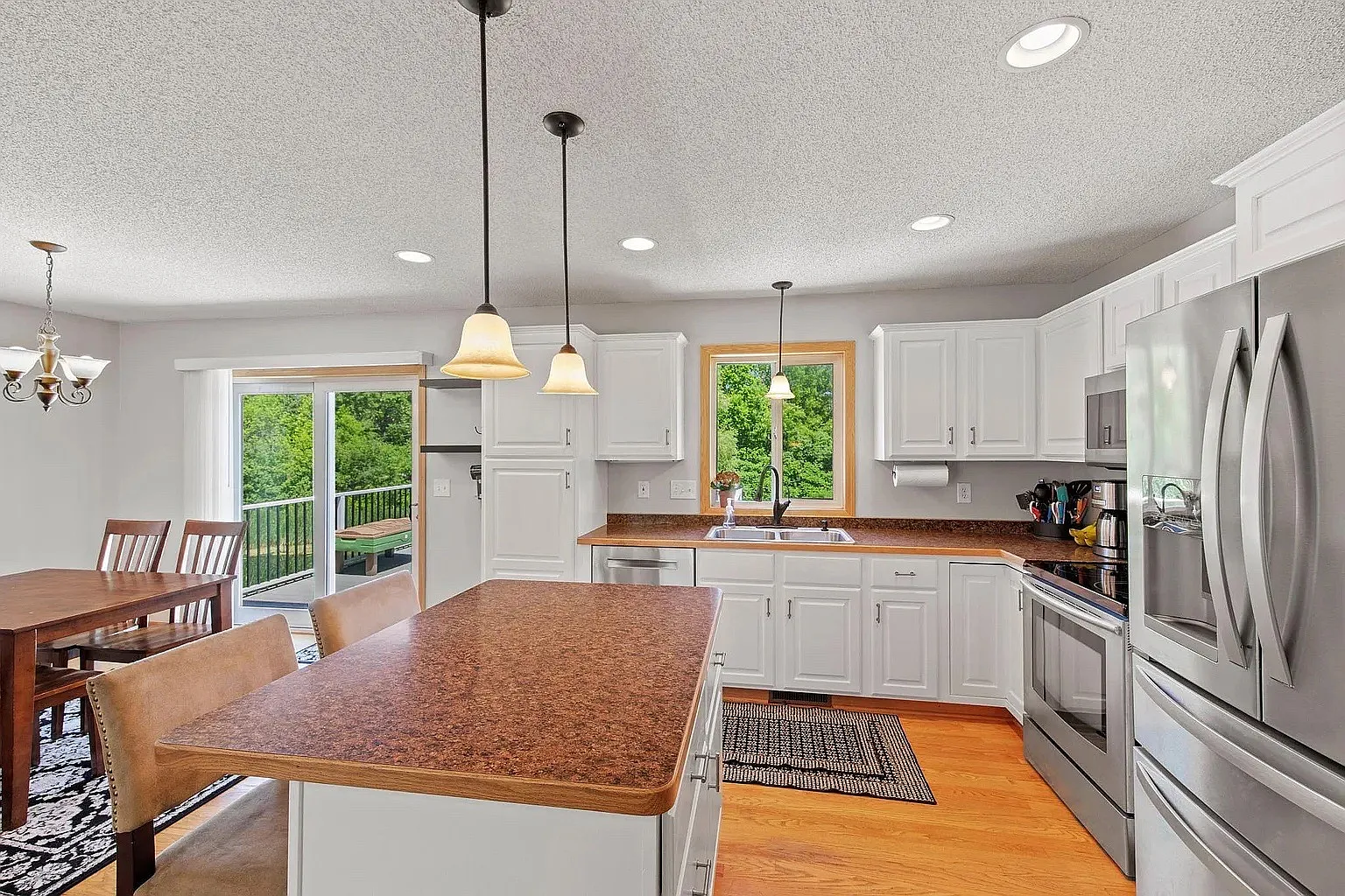 3 bed, 2184 sqft, $2,700 — Photo 3