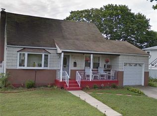 240 Sherbrooke Rd, Lindenhurst, NY 11757