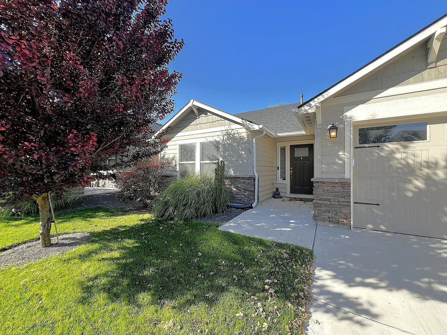 3 bed, 1408 sqft, $2,195 — Photo 2