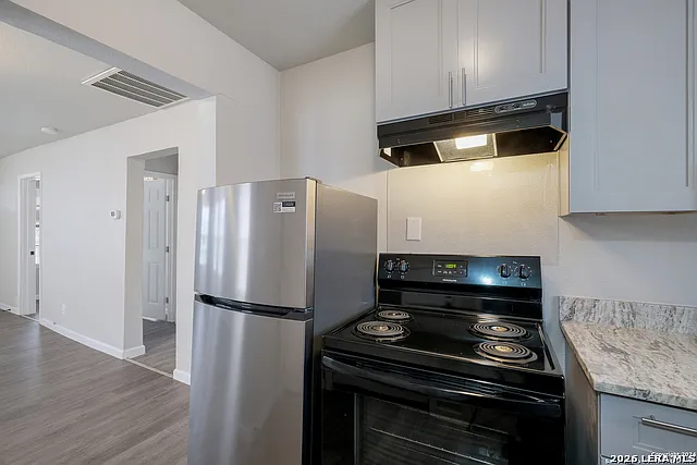 325 S Hackberry St — Photo 9