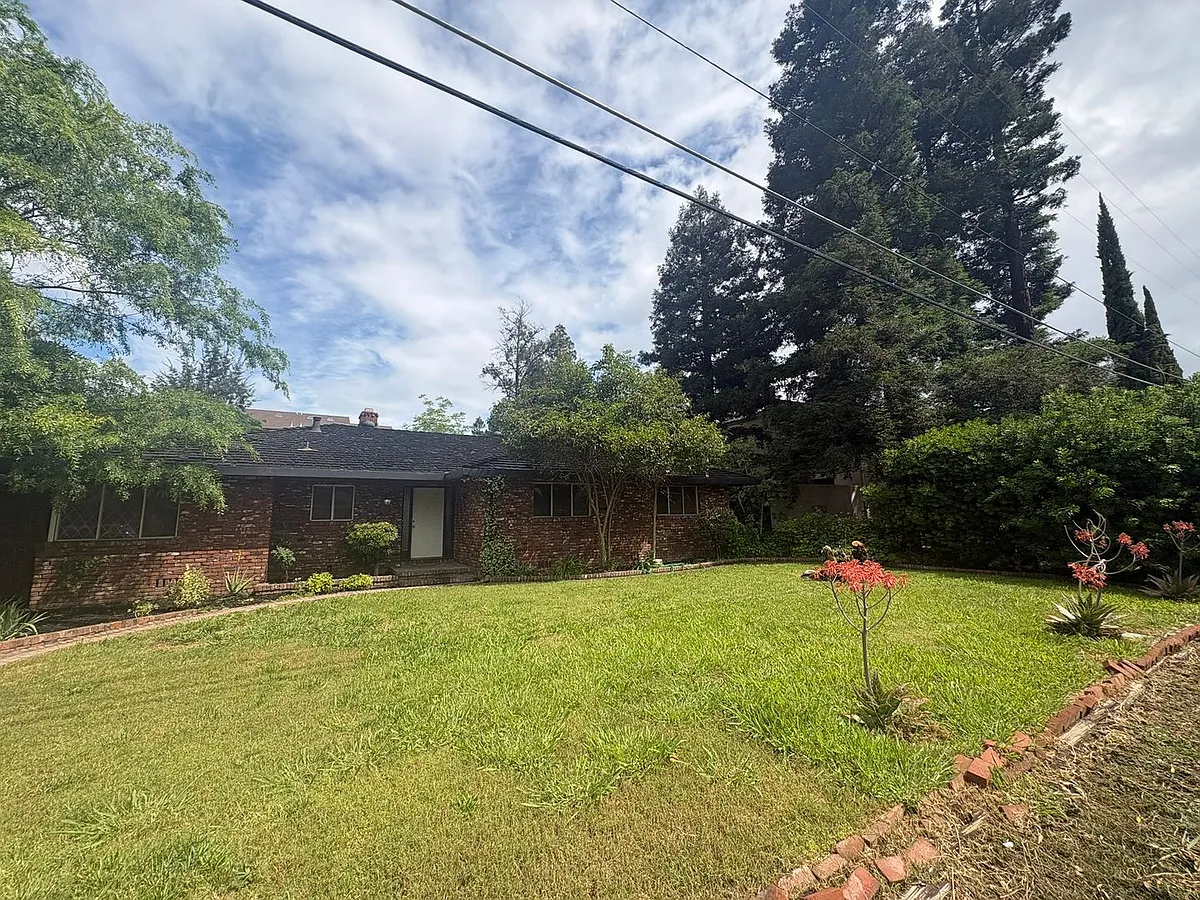 Building Photo - 2511 Larkspur Ln