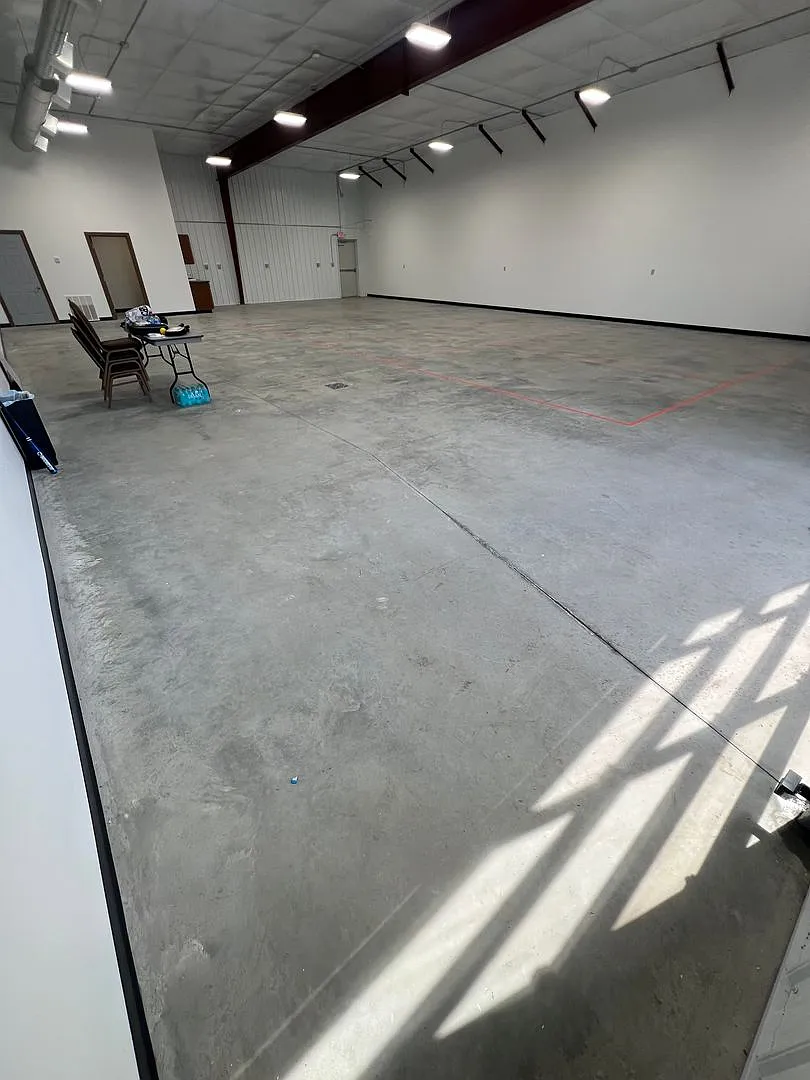 628 Enterprise St N — Photo 3