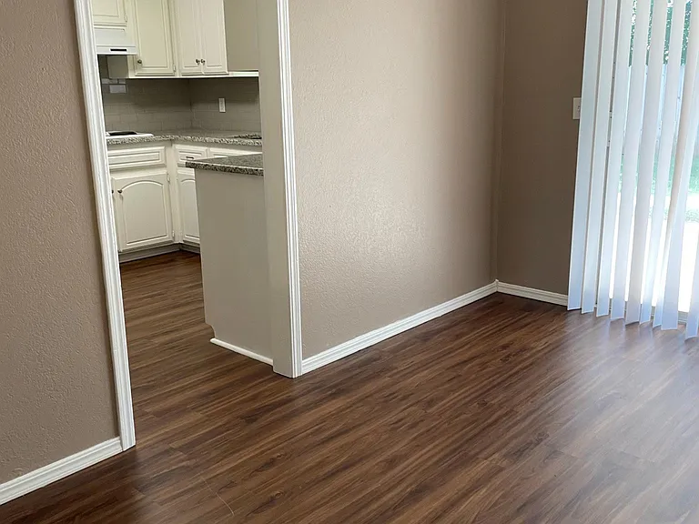 Dining room to kitchen