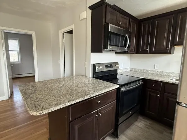 39 Beacon St, Fall River, MA 02721