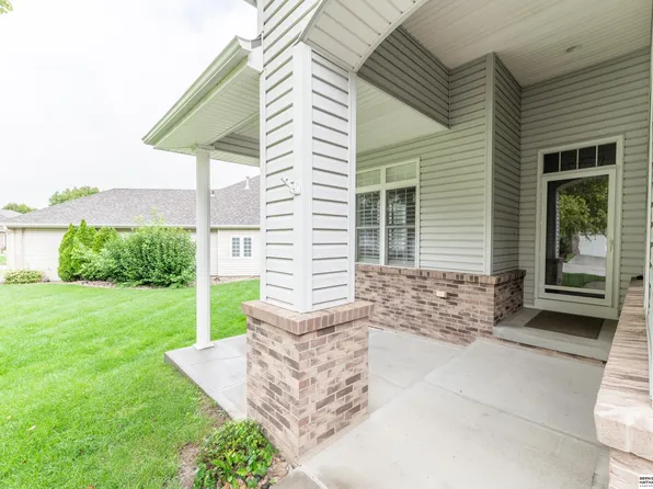 1521 S 190th Plz, Omaha, NE 68130