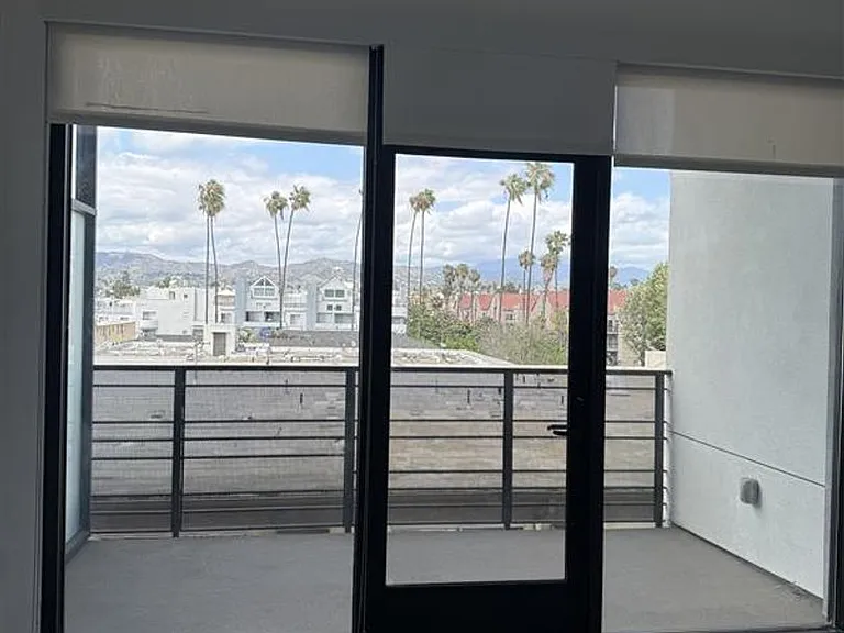 Maya Apartments at 535 Kingsley Dr in Los Angeles — Photo 70