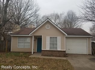 347 E Redbud Ln, Fayetteville, AR 72703