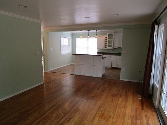 5th image of 1755 W Bristol Ave