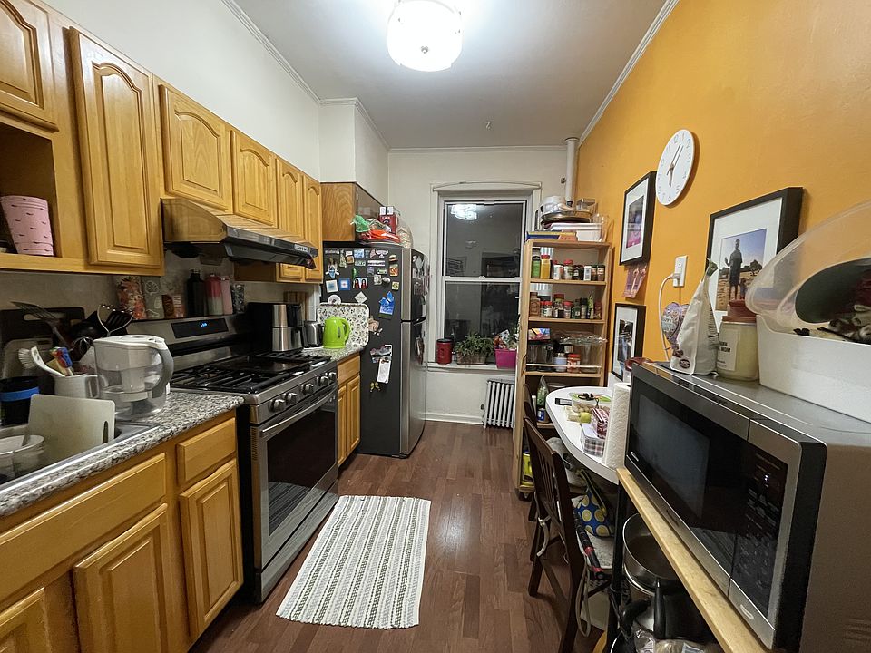 1st image of 747 Crawford Ave #2
