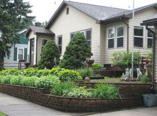 1108 S 9th St, Clinton, IA 52732