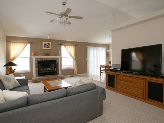 3rd image of 85 Bernhardt Dr