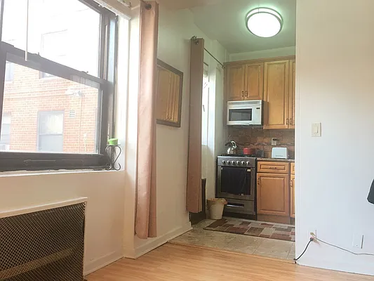 Sold by Winzone Realty Inc | media 14