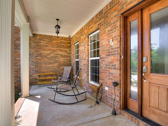 2nd image of 977 Woody Hill Cir