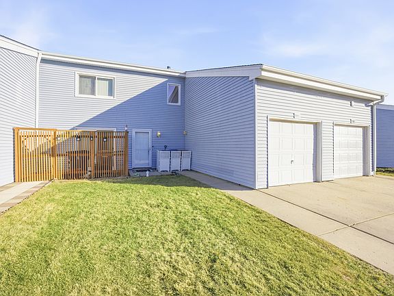 2nd image of 1905 Basswood Ln