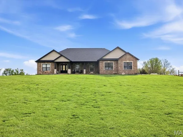 922 Powell Rd, Red Bud, IL 62278