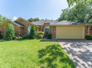 2713 Willowood Dr, Grapevine, TX 76051