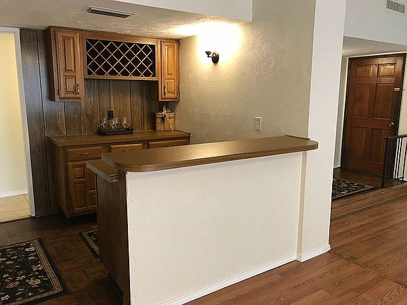 Food & Beverage Serving Bar