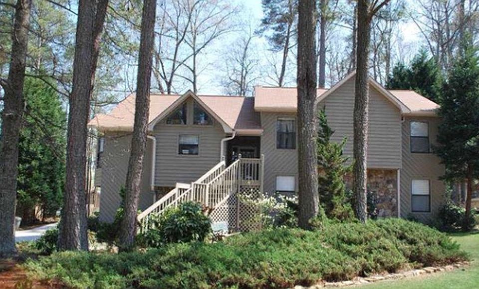 1st image of 2690 Holly Springs Dr