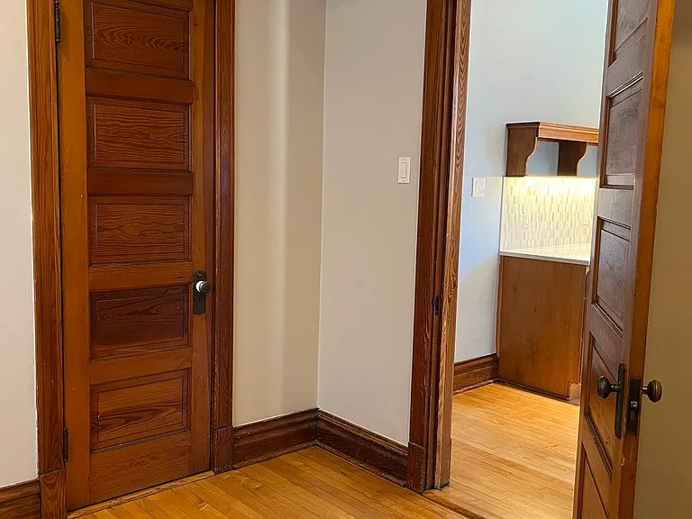 1925 W Eddy St #2 — Photo 18