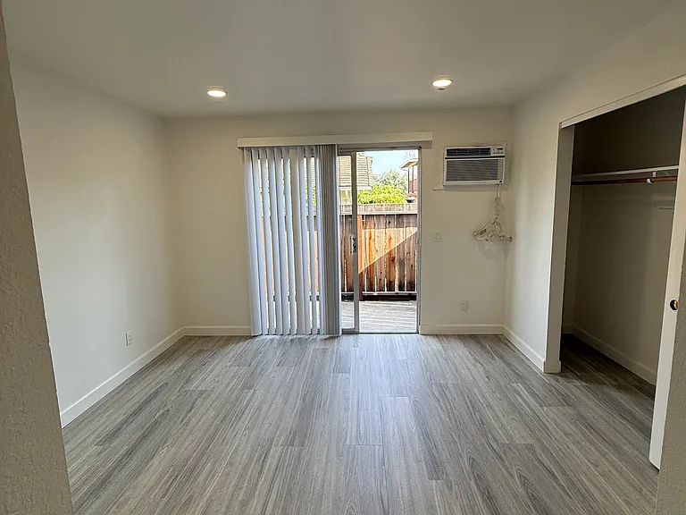 509 Granger Ter #0 — Photo 2