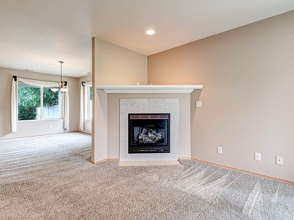 4th image of 407 W Canyon Lakes Dr