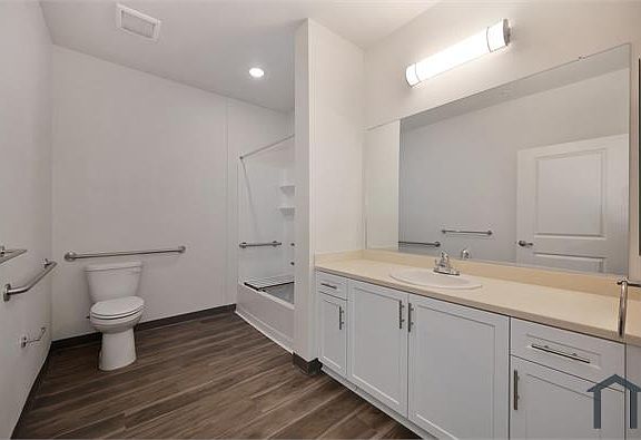 4th image of 1000 Dresden Dr