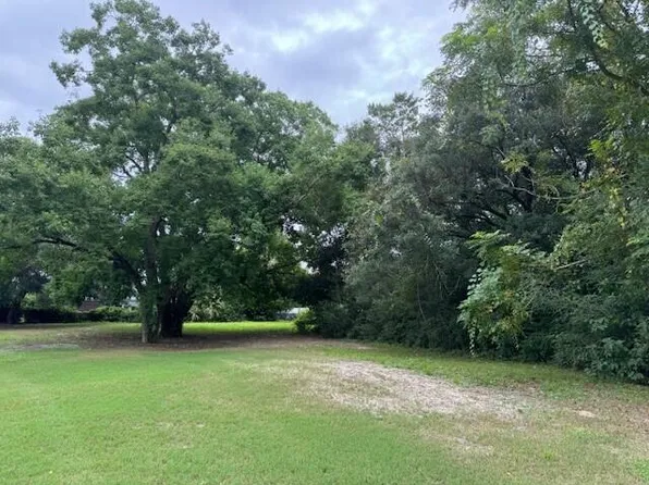 7064 Summit Dr, Navarre, FL 32566
