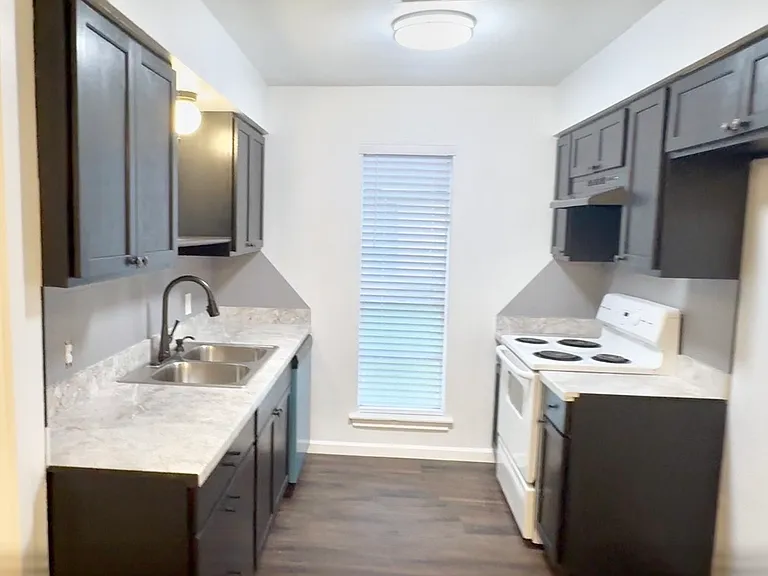 300 Tammy Lynn Dr #B — Photo 4