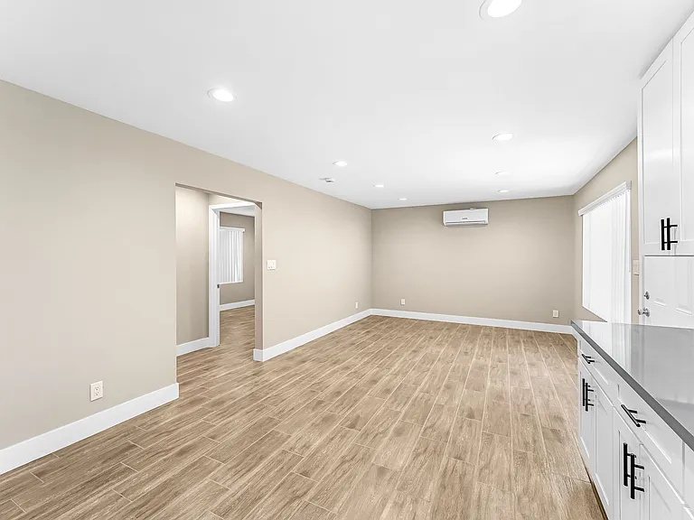 2417 W Stanford St #2 — Photo 2