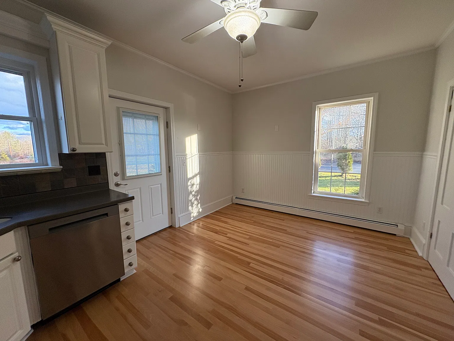 3 bed, 2000 sqft, $3,200 — Photo 4