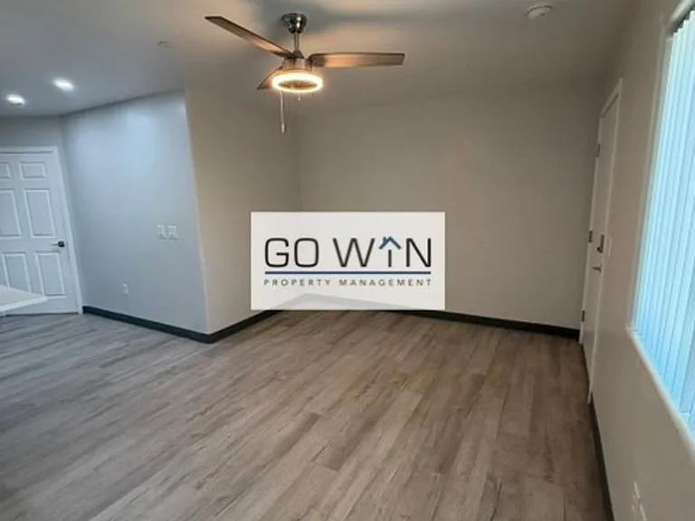 23 E Illini St — Photo 5