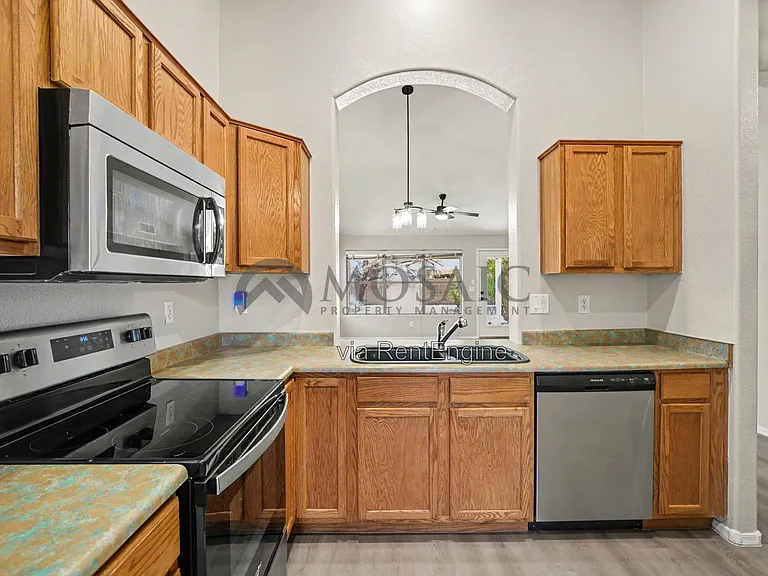 2033 E Willow Wick Rd — Photo 13