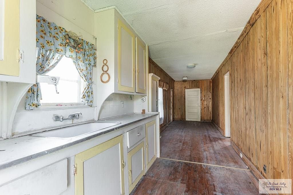 c. 1920 Small Fixer Upper For Sale in Combes, TX. 89K Sold Old