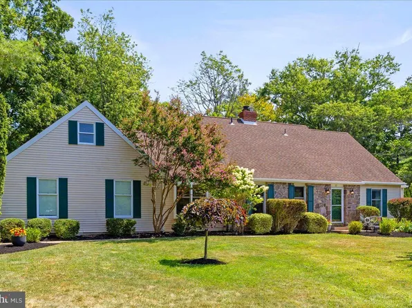 22 Paddock Dr, Lawrence Township, NJ 08648