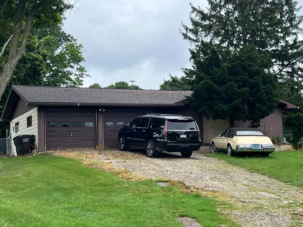 127 Church Ct, Footville, WI 53537