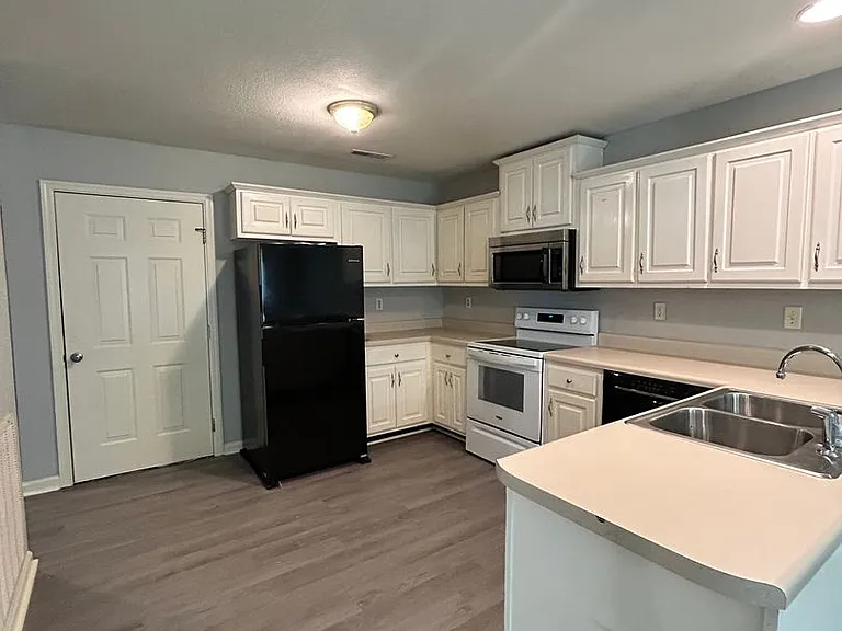 100 Biltford Ave — Photo 5