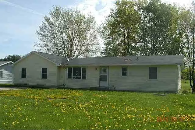 900 N Townline Rd photo 1