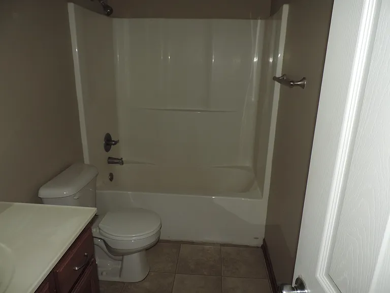 1009 Higgins St — Photo 11