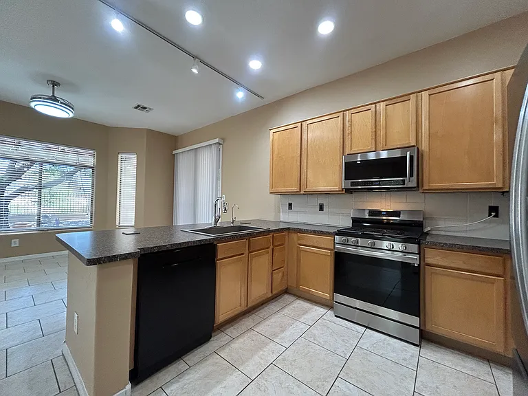 2041 E Fawn Dr — Photo 12