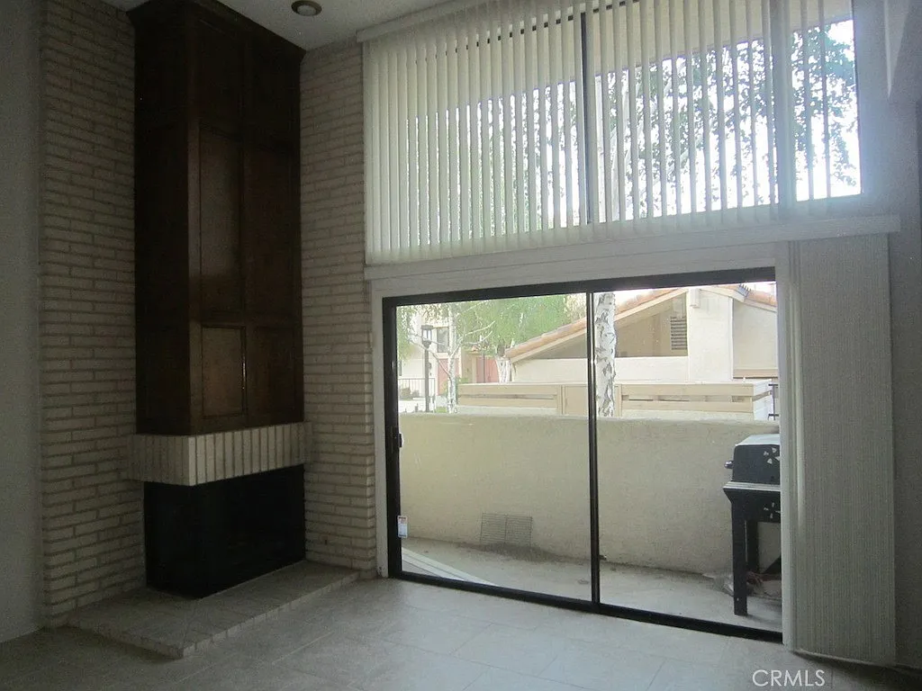 3 bed, 2.5 bath, 1572 sqft, $3,700 — Photo 3
