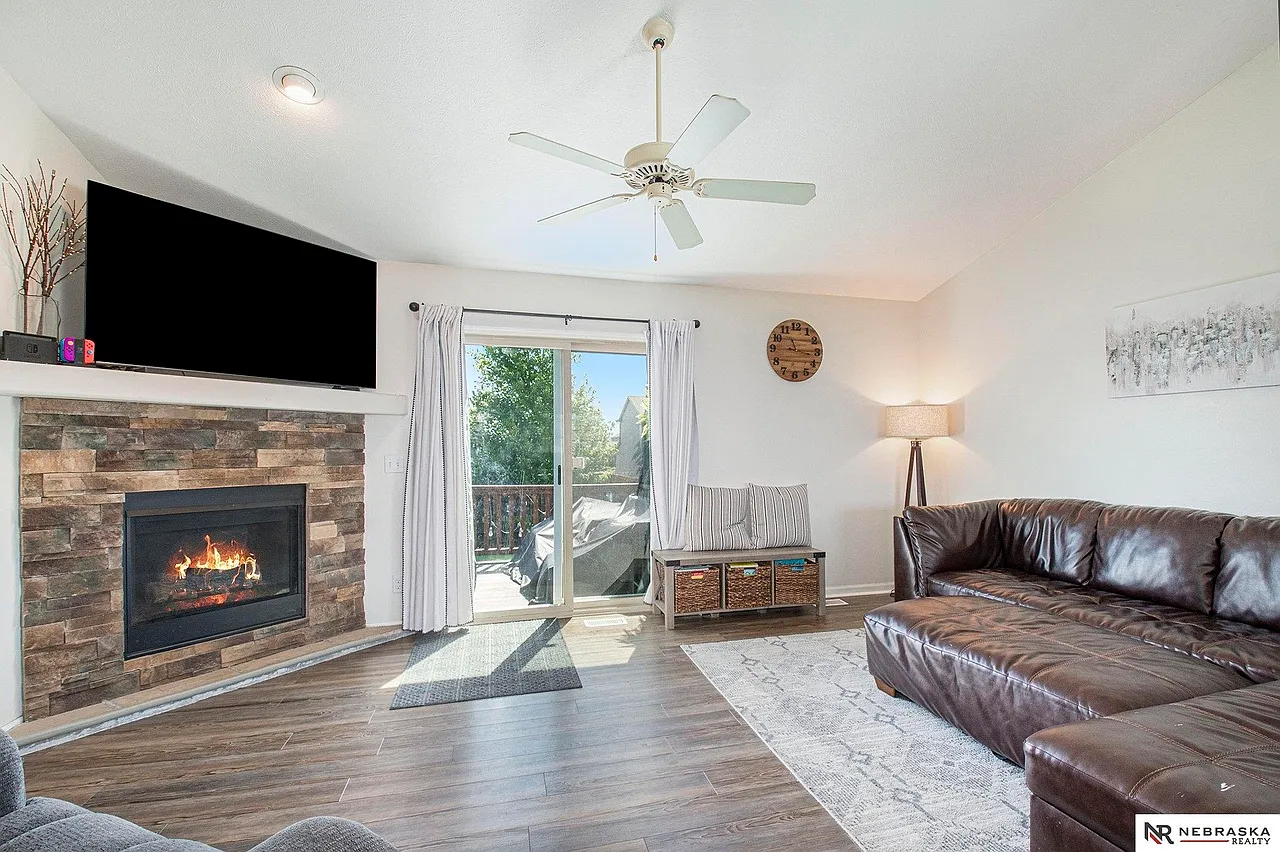 3 bed, 2.5 bath, 1707 sqft, $2,500 — Photo 4