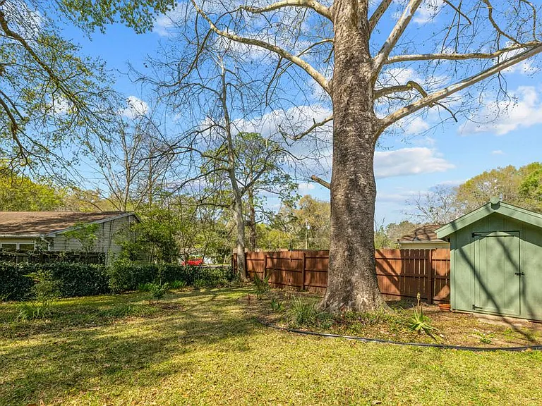 2637 Vassar Rd — Photo 32