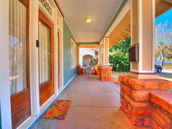 1221 W Kansas Ave, Chickasha, OK 73018