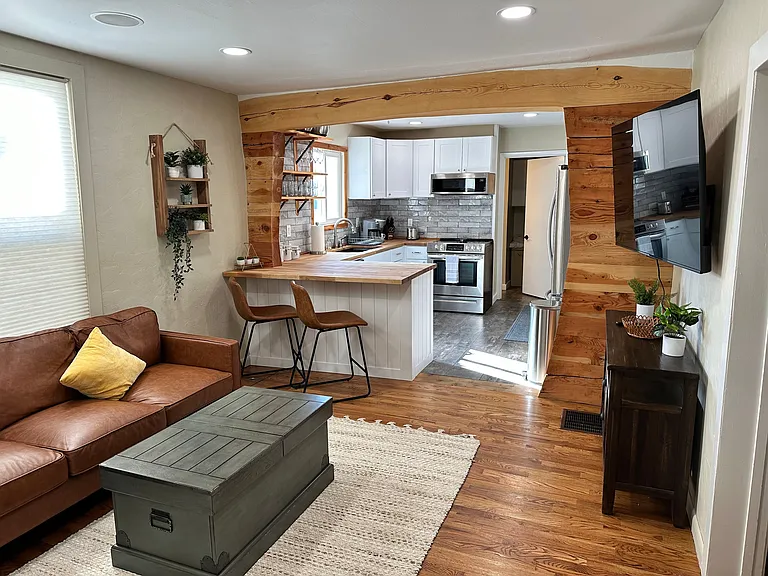 2325 W Pikes Peak Ave — Photo 2