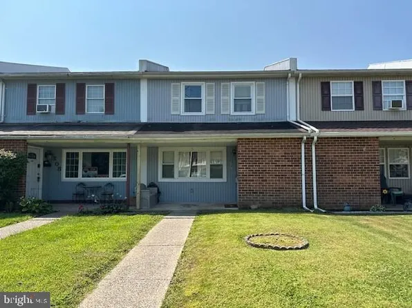 207 Hyacinth Ct, Quakertown, PA 18951