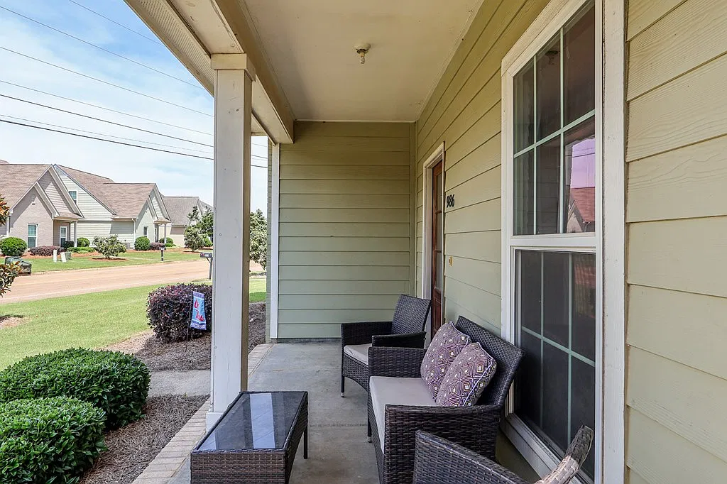 4 bed, 4.5 bath, 1885 sqft, $3,000 — Photo 2