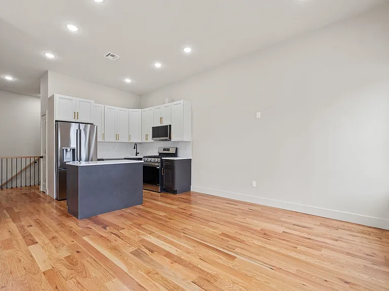 150 W Side Ave #2 — Photo 2