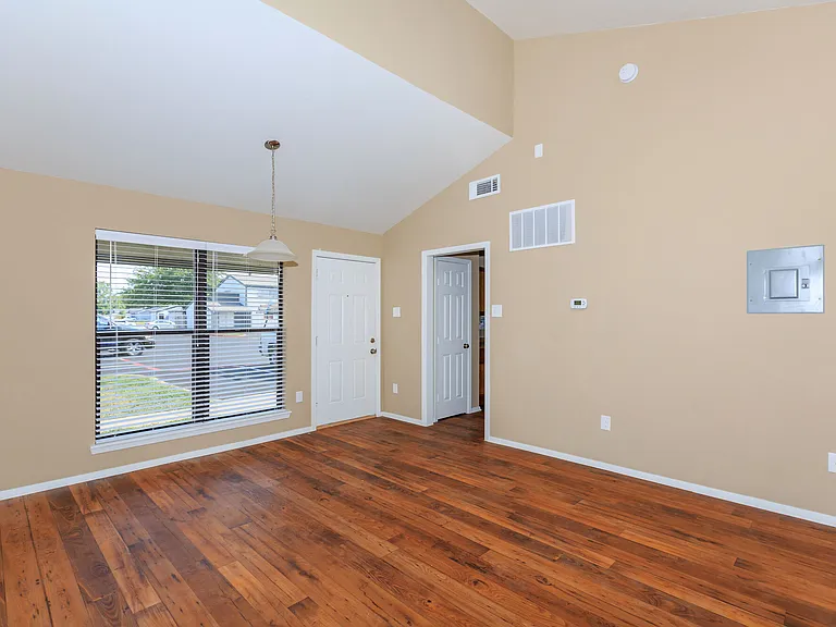 Rolling Meadows — Photo 15